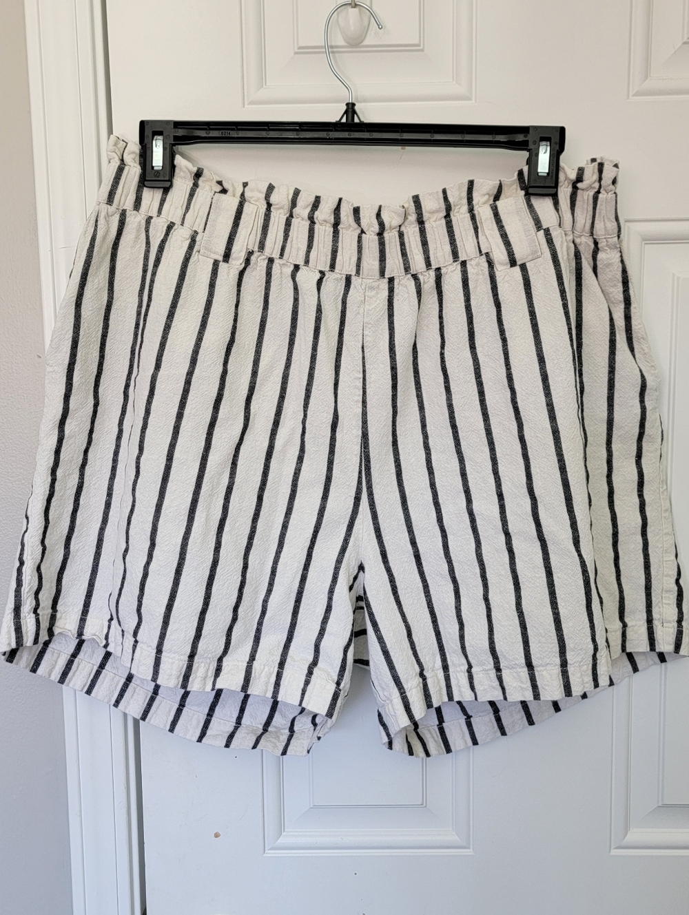 Eloquii Linen Cotton Blend Elastic Paperbag Waist Striped White Shorts Size 16